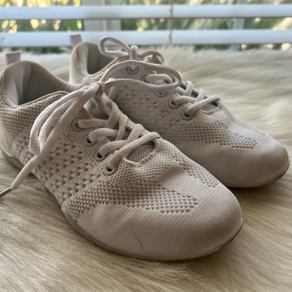 Cheer Shoes. Youth Size 2.